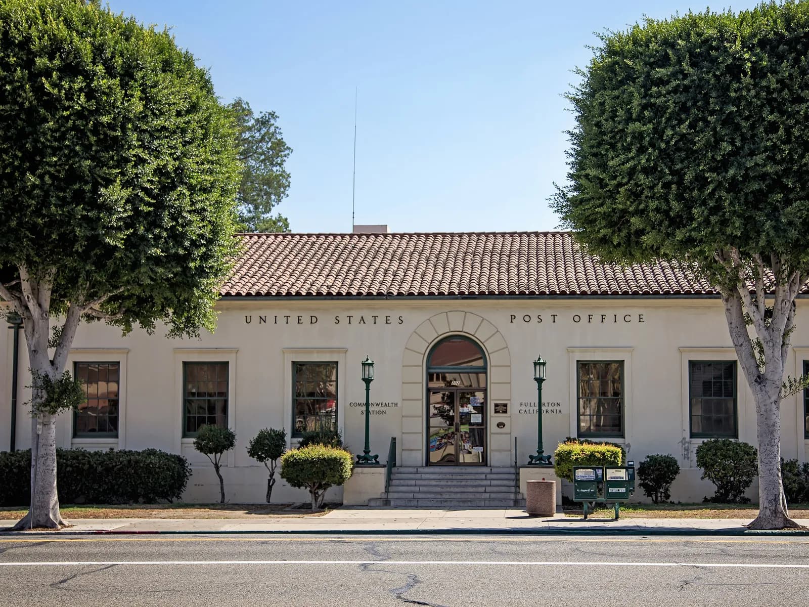 The historic Fullerton Post Office on a sunny day